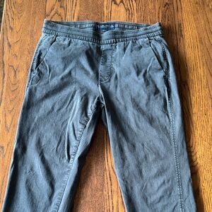 Abercrombie & Fitch Men's Stretch Chinos in Charcoal